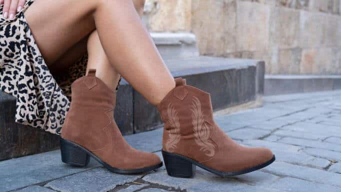 Surprisingly elegant cowboy boots on a lady